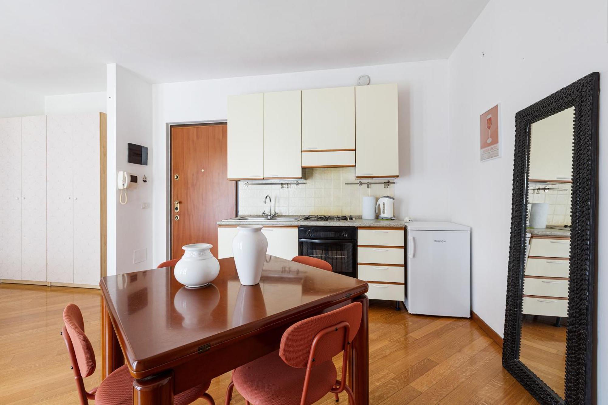 Cosy Studio With Balcony & Private Garage Milán Exteriér fotografie