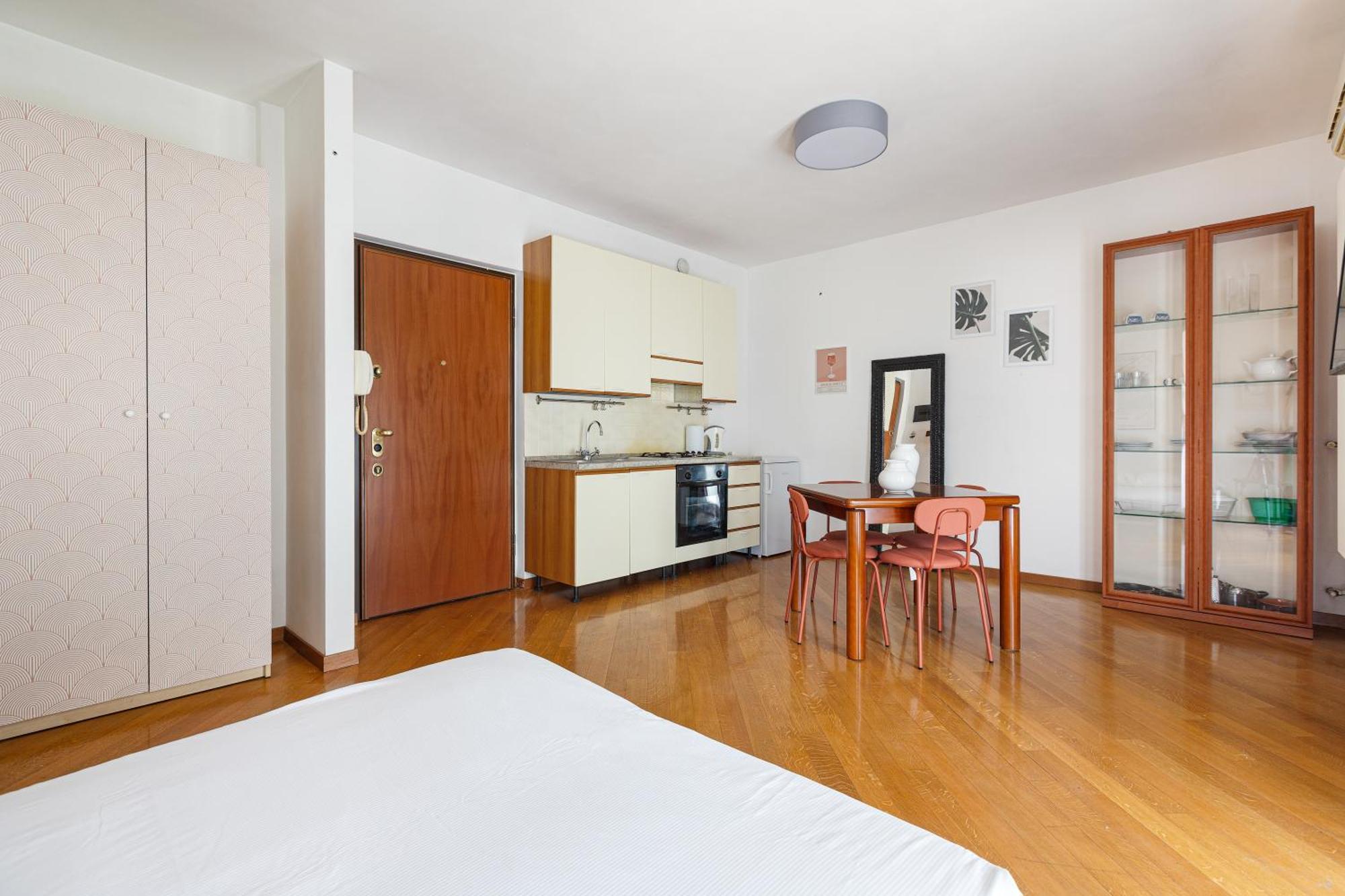 Cosy Studio With Balcony & Private Garage Milán Exteriér fotografie