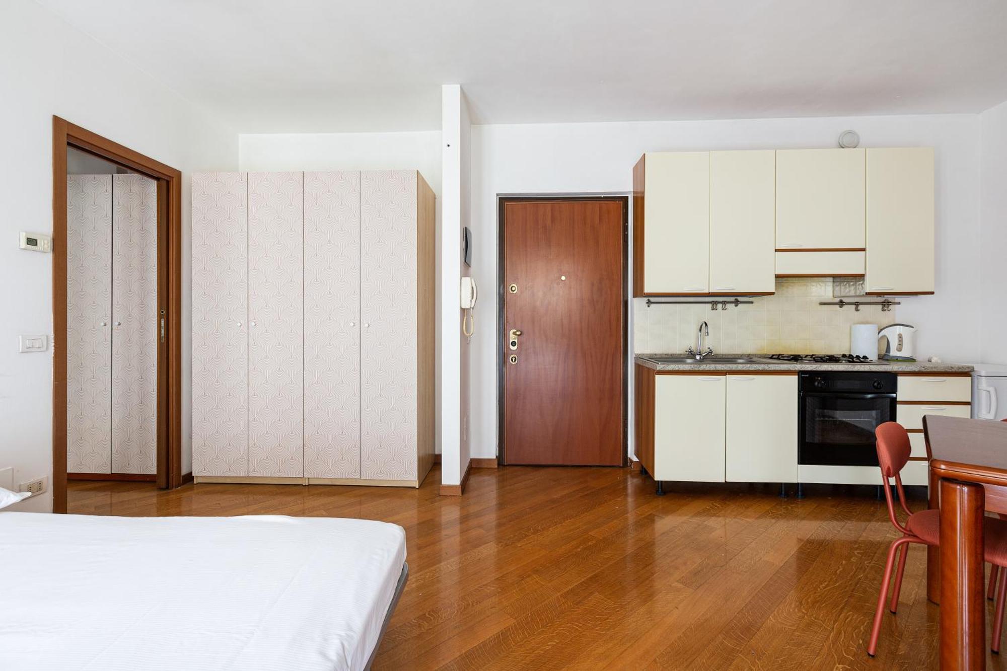 Cosy Studio With Balcony & Private Garage Milán Exteriér fotografie